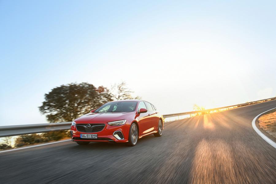  Opel Insignia GSi 2017 года  (фото 28 из 45)